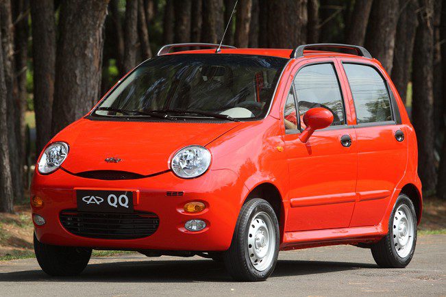 Recheado mas mal acabado, Chery QQ chega por R$ 22.990