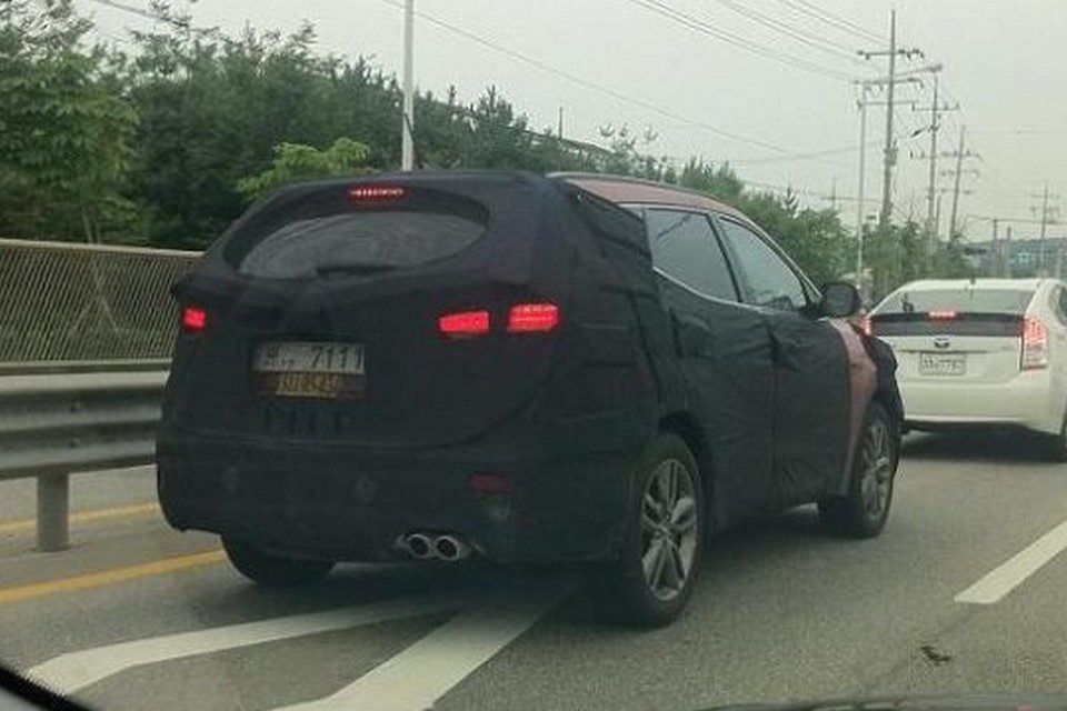 Hyundai Santa Fe 2013 é flagrado camuflado na Coréia do Sul