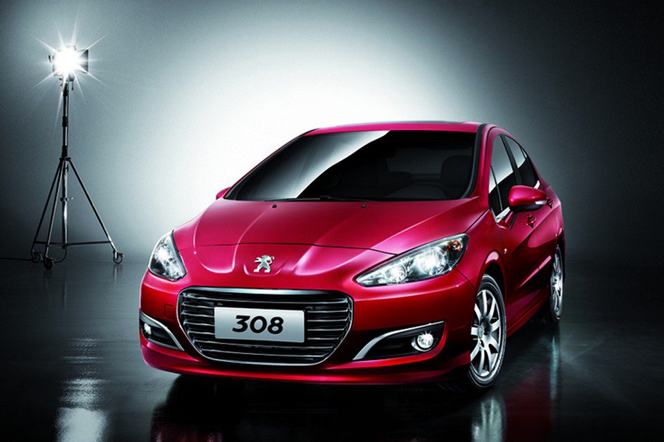 Peugeot revela o novo 308 sedã para o mercado chinês