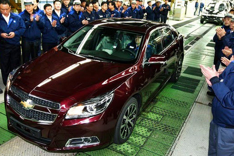 Авто из кореи на заказ. GM Korea Шевроле. Завод Шевроле в Южной Корее. Шевроле Малибу в Корее. Завод GM В Корее.