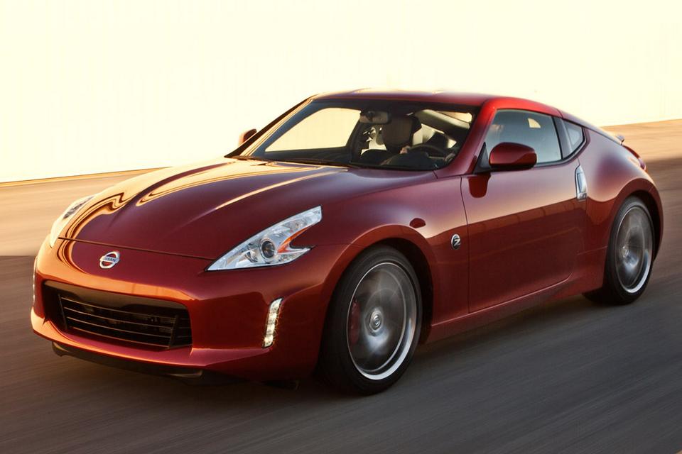 Nissan mostra face-lift do 370Z