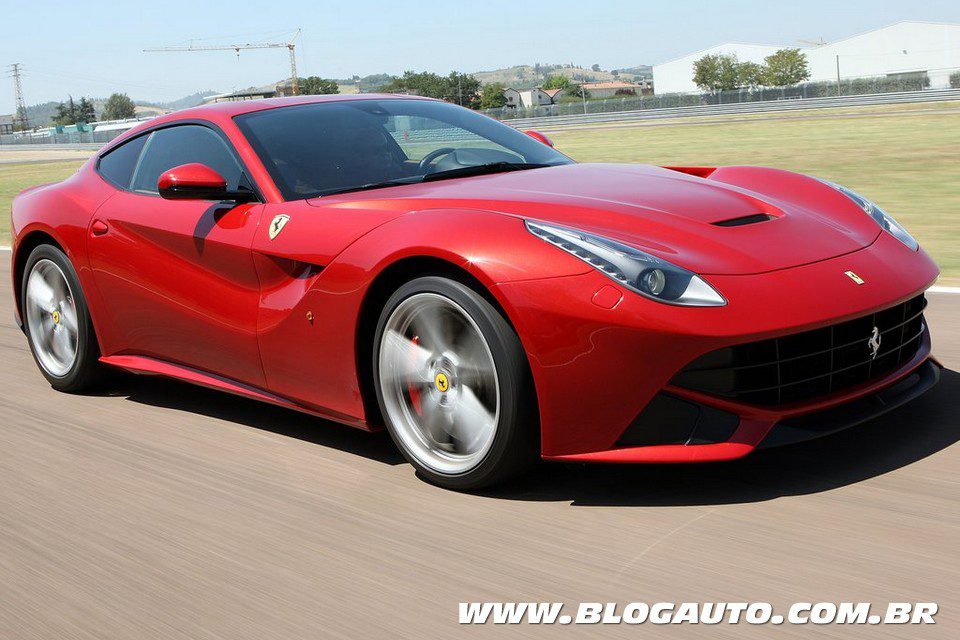 Ferrari anuncia um novo modelo por ano até 2018