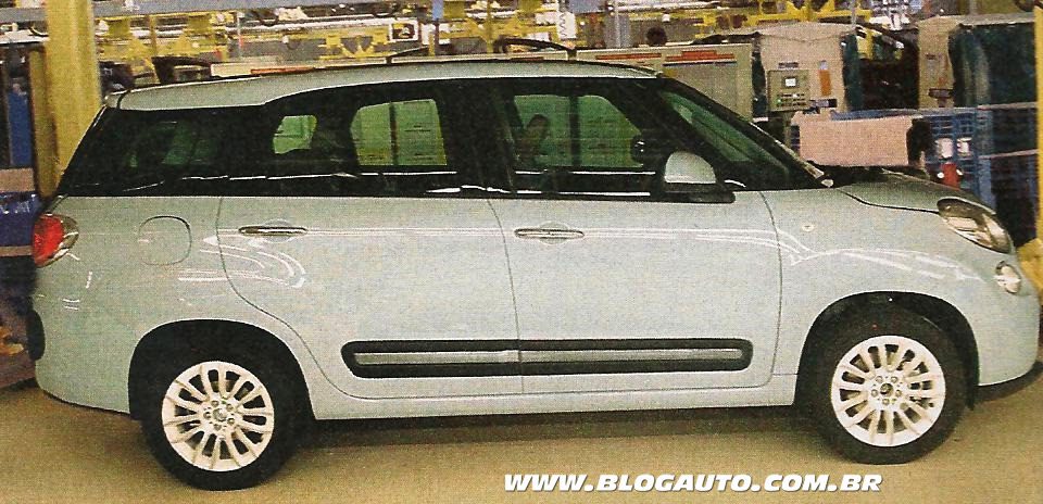 Fiat 500 XL, com sete lugares, é flagrado na fábrica