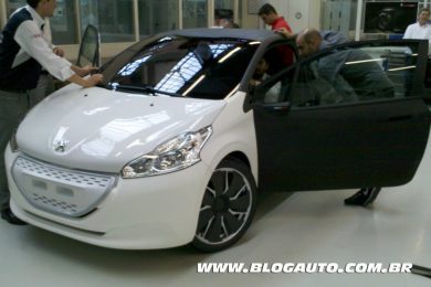 Peugeot 208 HYmotion FE