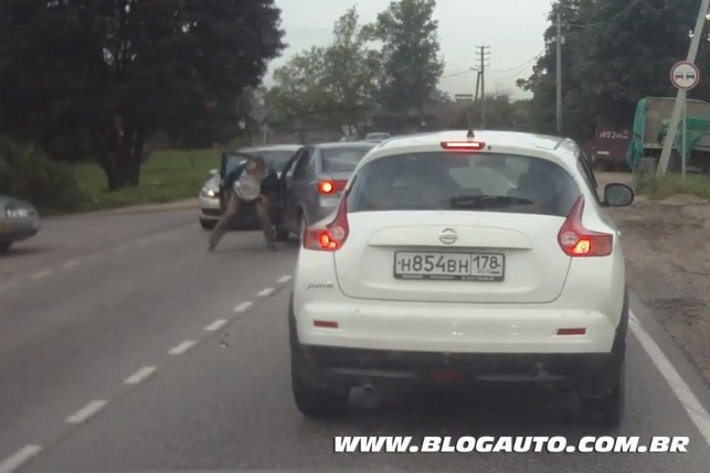 Salada Russa: Não fale no celular ao volante