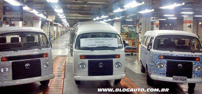 Últimas unidades produzidas da Kombi deixam a linha de produção (Sampa Kombi Clube)