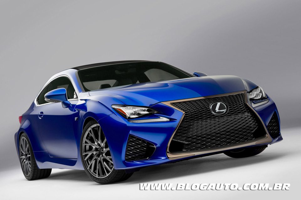 Lexus RC F, aqui nada de turbo, mas um bom V8 aspirado