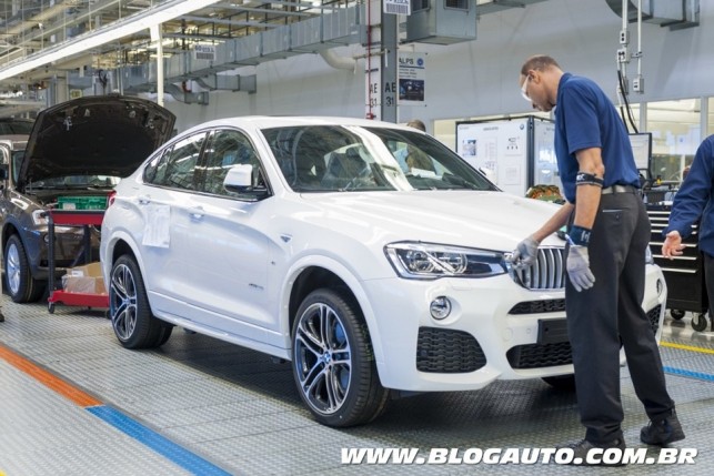 BMW X4 na linha de produção