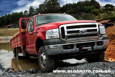 Ford F4000 2015 4x4 Vermelha