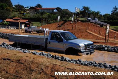 Ford F4000 2015 4x4 travessia