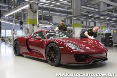 Porsche 918 Spyder na fábrica de Stuttgart