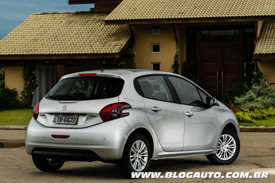 Peugeot 208 2017 1.2 litro