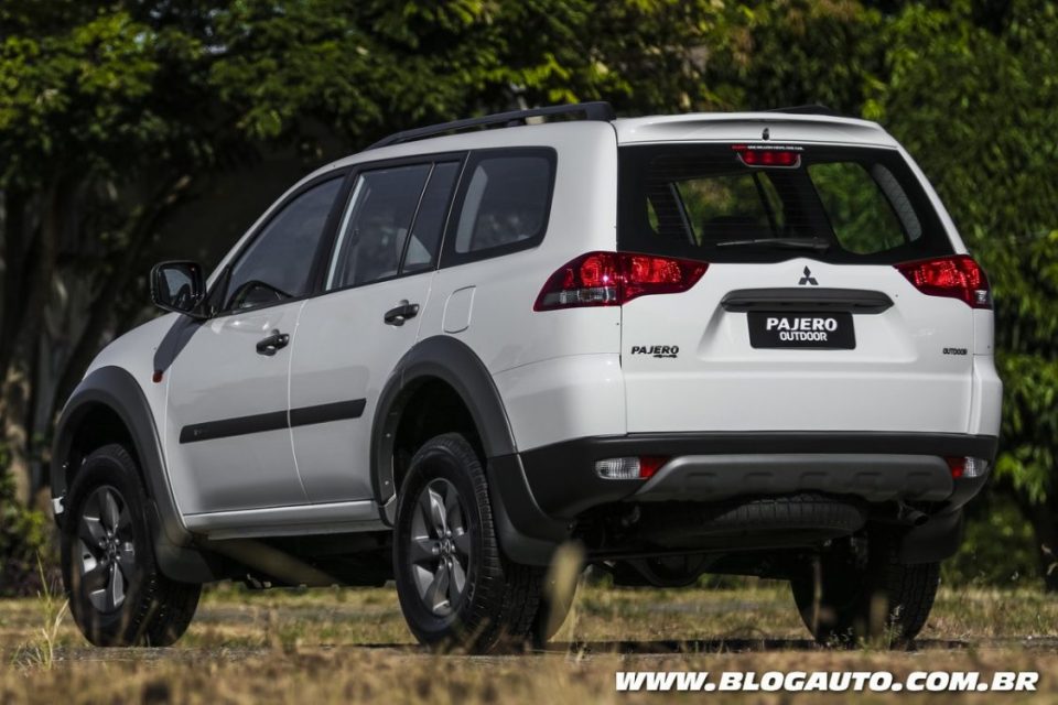 Mitsubishi Pajero Outdoor 2016