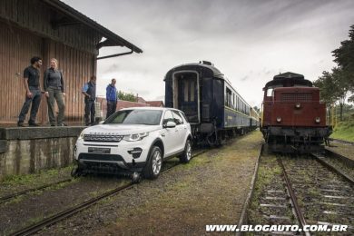 Land Rover Discovery Sport rebocando trem de 100 toneladas