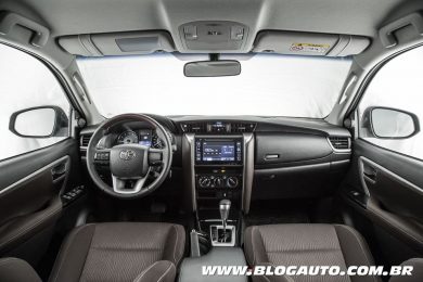 Toyota Hilux 2017 Flex e Toyota SW4 2017 Flex