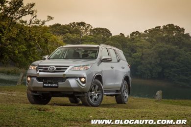 Toyota Hilux 2017 Flex e Toyota SW4 2017 Flex