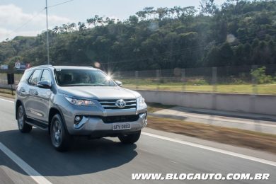 Toyota Hilux 2017 Flex e Toyota SW4 2017 Flex