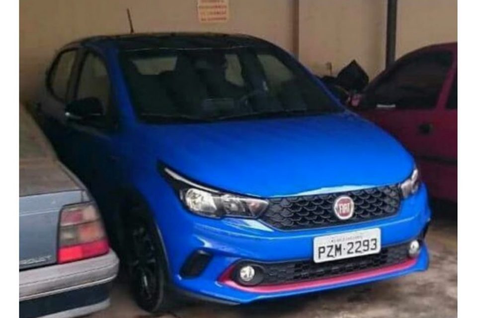 Flagra do Fiat Argo 2018 na versão HGT e cor azul