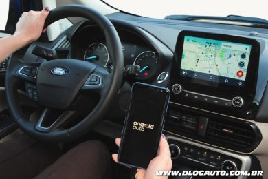 Ford EcoSport 2018 rodando o Waze no Android Auto