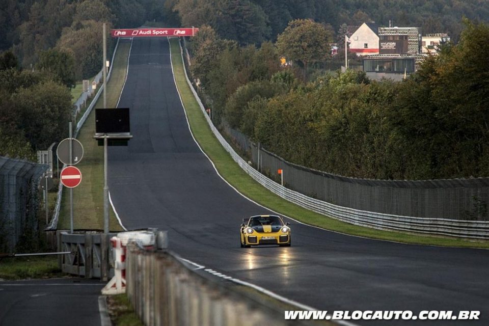 Porsche 911 GT2 RS em Nürburgring