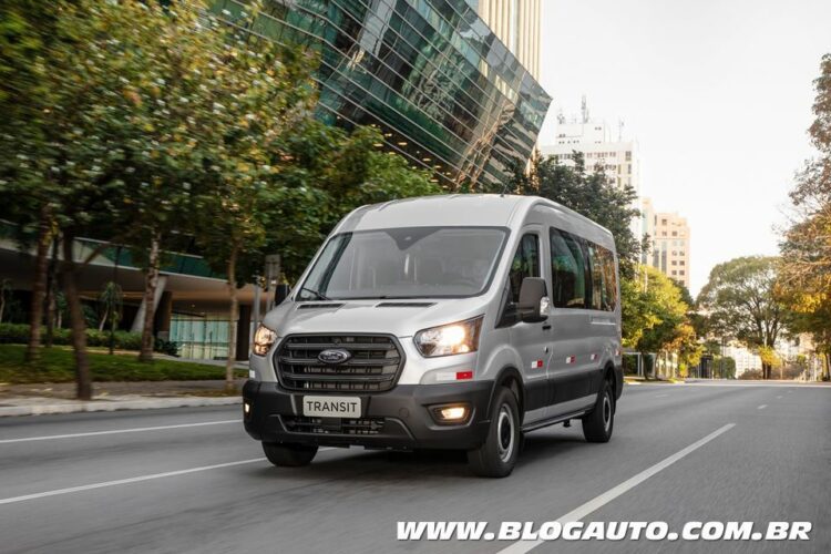 Ford Transit Minibus Automática 2023