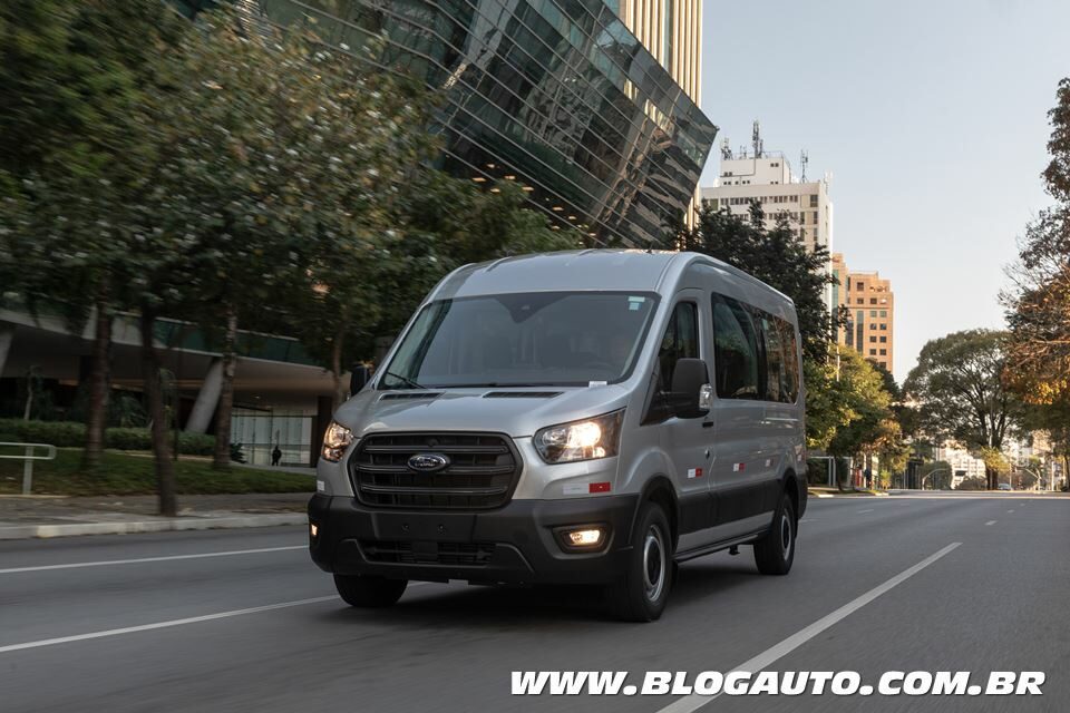 Ford Transit Minibus Automática 2023