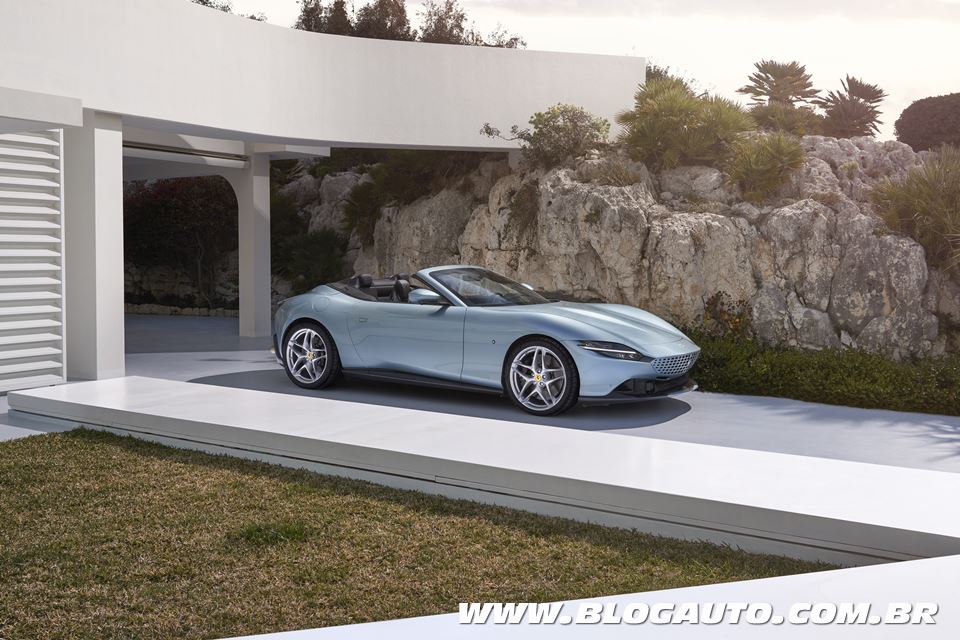 Ferrari Roma Spider faz sua estreia com 620 cv